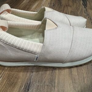 TOMS Cream Slip-On Shoes women’s Sz 8.5
